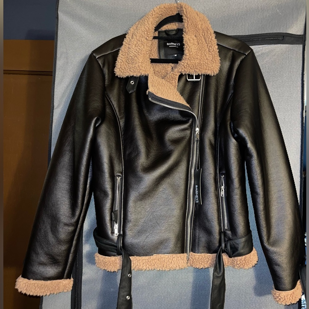 Men’s jacket used this jacket once. Brand new condition